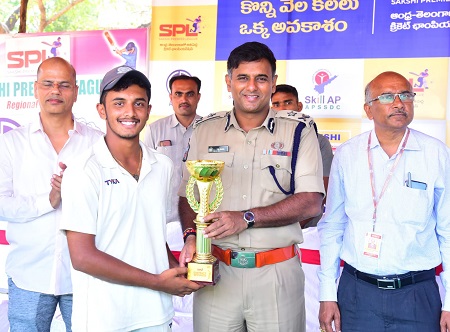 క్రీడల్లో రాణిస్తే ఉన్నత శిఖరాలు