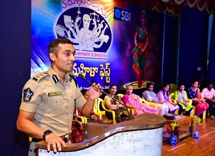 మహిళలు మరింత చురుగ్గా ఆత్మవిశ్వాసంతో ఉండాలి