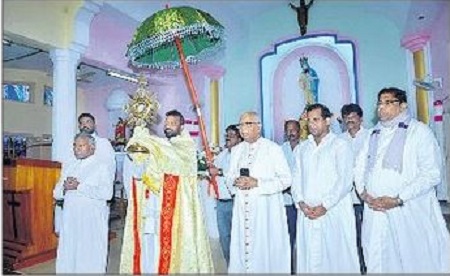 నిష్కళంక మాతకు నీరాజనాలు