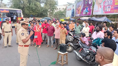 ట్రాఫిక్ నియమాలు పాటించండి