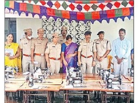 కాపుసారాకు 'చెక్'