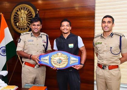 బాక్సర్ విక్రమ్ ను అభినందించిన పోలీస్ కమీషనర్ శ్రీ కాంతి రాణా టాటా ఐపీఎస్ గారు