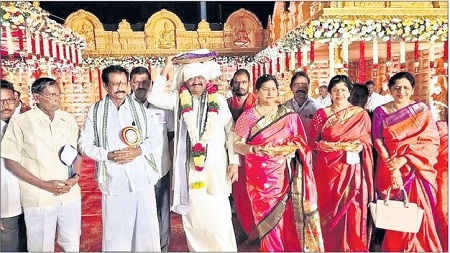 వైభవంగా ప్రారంభమైన తిరునాళ్లు