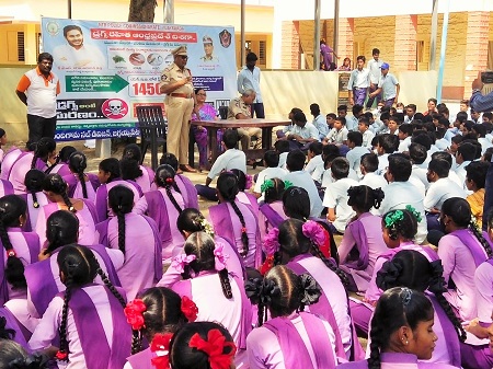 సోషల్ మీడియా, సైబర్ క్రైమ్ నేరాలపై అవగాహన మరియు చేరువ వాహనం ద్వారా ప్రజలకు అవగాహన కార్యక్రమాలు