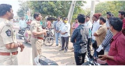 హెల్మెట్ తోనే ప్రాణాలకు రక్షణ