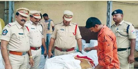గంజాయి రవాణాపై రైల్వే పోలీసుల తనిఖీ