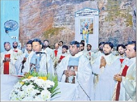 భక్తి శ్రద్ధలతో నవదిన ప్రార్ధనలు