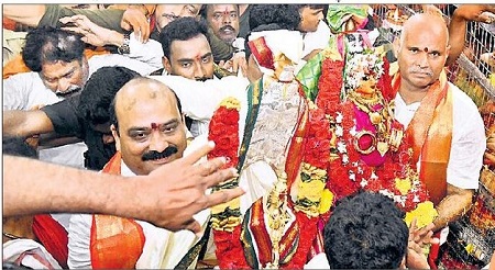 కల్పవల్లి.. భక్తజన హారతి