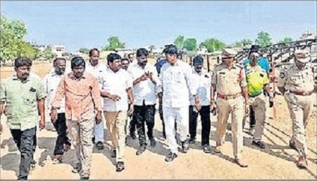 మహిళా కబడ్డీ పోటీల ఏర్పాట్లు పరిశీలన