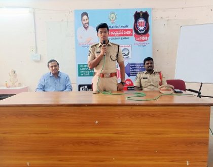 జాతీయ రహదారి భద్రతా వారోత్సవాలలో వాహనదారులకు హెల్మెట్ ధారణపై అవగాహన