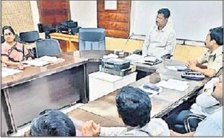 మసాజ్ సెంటర్లు, బ్యూటీ పార్లర్లపై నిఘా పెట్టాలి