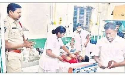 మానవత్వం చాటుకున్న మైలవరం ఎస్ఐ