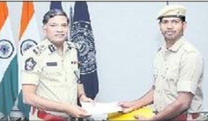 ఏఆర్ కానిస్టేబుల్ కు నగదు పురస్కారం