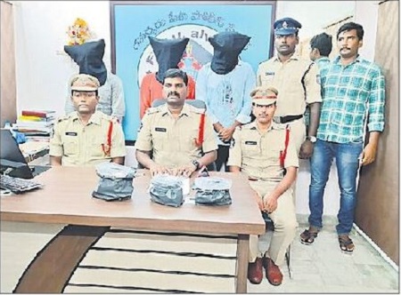 గంజాయి విక్రేతలు అరెస్ట్