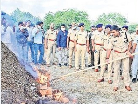 మూలాలపై ముప్పేట దాడి
