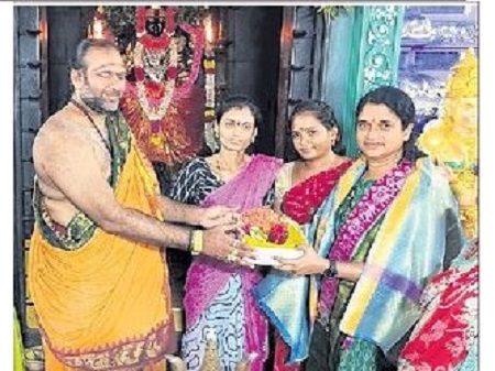 కరుమారి అమ్మన్ సేవలో ఏడీసీపీ