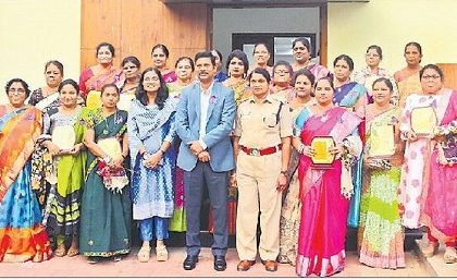 సమాజంలో మహిళలదే కీలక పాత్ర