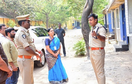 ఇంటర్ పరీక్షా కేంద్రాలను తనిఖీ చేసిన పోలీస్ కమీషనర్ శ్రీ కాంతి రాణా టాటా ఐపీఎస్గారు