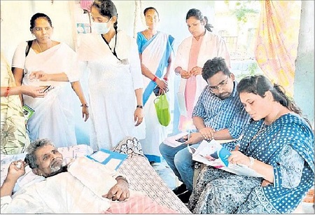తలుపు తట్టి.. నాడి పట్టి