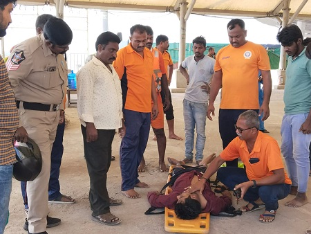 ఆటోడ్రైవర్ ను రక్షించిన ఎన్డీఆర్ఎఫ్