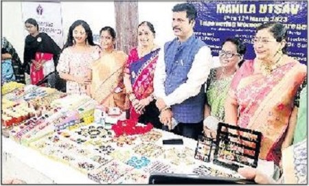 సమాజానికి మహిళలే వెన్నెముక