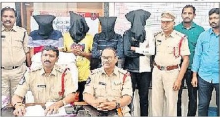 నలుగురు గంజాయి విక్రేతలు అరెస్టు
