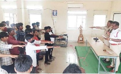 ట్రాఫిక్ నిబంధనలు ఖచ్చితంగా పాటించాలి