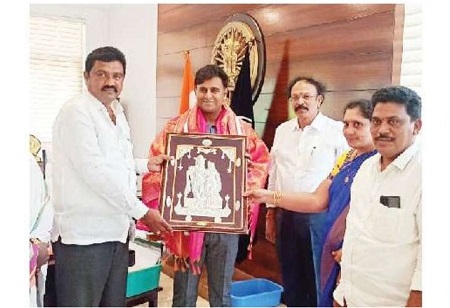 సీపీ శ్రీ కాంతి రాణా టాటా ఐపీఎస్ గారికి ఘన సత్కారం