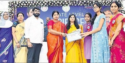విద్యార్థులు శాస్త్రవేత్తలుగా ఎదగాలి