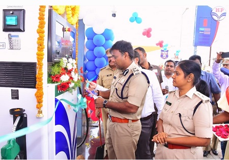 ఫ్యూయల్ ఫిల్లింగ్ స్టేషన్‌ను ప్రారంభించిన పోలీస్ కమీషనర్ శ్రీ కాంతి రాణా టాటా ఐపీఎస్‌గారు