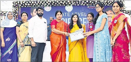 విద్యార్థులు శాస్త్రవేత్తలుగా ఎదగాలి