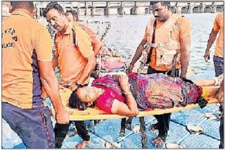మహిళను కాపాడిన ఎస్ డీఆర్ ఎఫ్