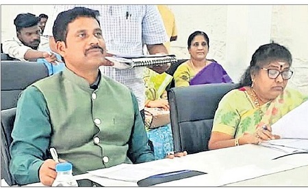 గృహ ప్రవేశాలకు నిర్దేశించిన లక్ష్యాలు పూర్తి చేయాలి