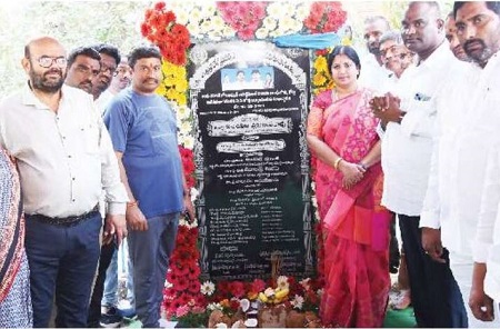 రూ.37 లక్షలతో సీసీ రహదారుల నిర్మాణానికి శంకుస్థాపన