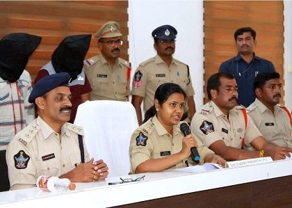 అంతర్రాష్ట్ర చైన్ స్నాచింగ్ ముఠా అరెస్ట్