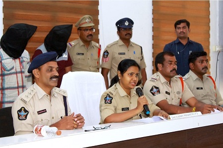 అంతర్రాష్ట్ర చైన్ స్నాచింగ్ ముఠా అరెస్ట్