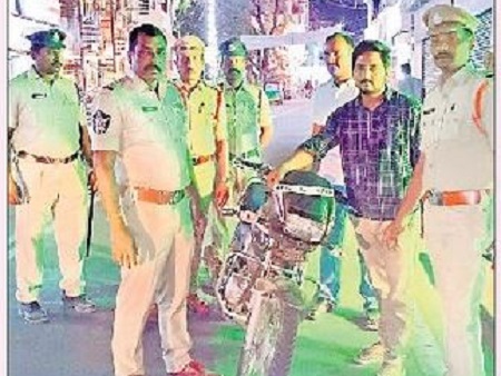 వాహనానికి నంబర్ ప్లేట్ లేకపోతే కేసు నమోదు