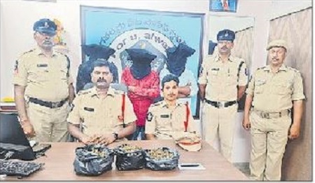 గంజాయి విక్రేతలు ముగ్గురి అరెస్టు
