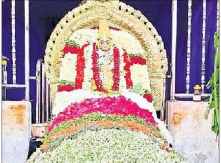 పుష్పార్చన.. పులకింత