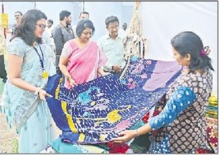 హస్త కళ ప్రదర్శన భళా