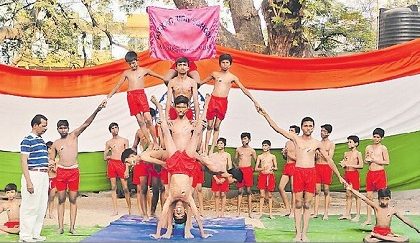 మల్కమ్ విన్యాసాలు అదరహో !