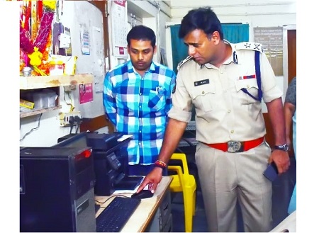 ఫిర్యాదిదారులతో మర్యాదగా  వ్యవహరించండి