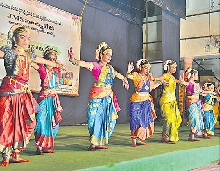 నేత్రపర్వం.. నాట్య వేదం