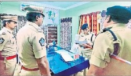 డీసీపీ ఆకస్మిక పర్యాటన