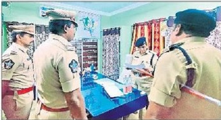 డీసీపీ ఆకస్మిక పర్యాటన