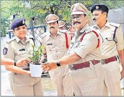 జగ్గయ్యపేట పీఎస్ ను సందర్శించిన డీసీపీ