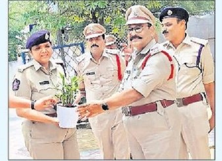 జగ్గయ్యపేట పీఎస్ ను సందర్శించిన డీసీపీ