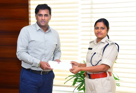 పోలీస్ అధికారులకు సీపీ రాణా అభినందనలు