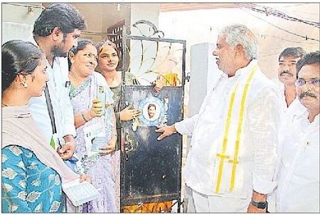 అభివృద్ధి, సంక్షేమాలకు మద్దతు