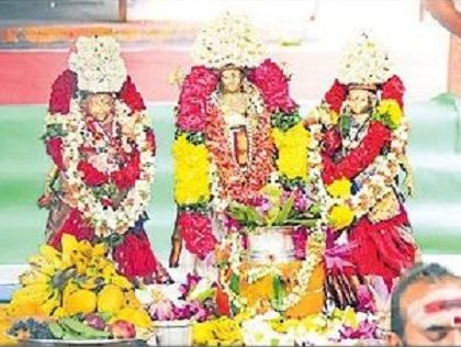 దుర్గమ్మ దర్శనానికి పోటెత్తిన భక్తజనం